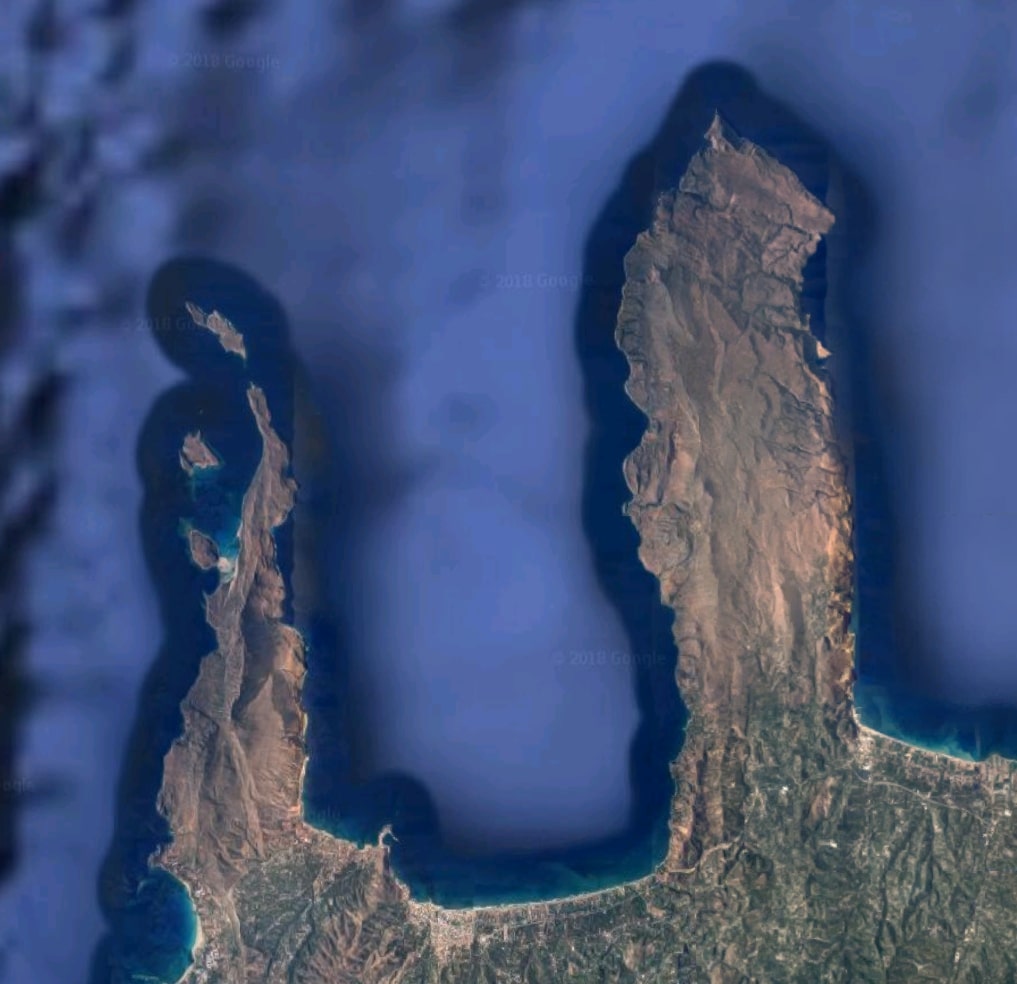 Peninsulas Gramvousa (left) and Rodopou define Kissamos Bay